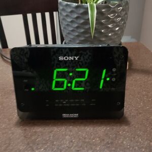 Sony Dream Machine ICF-C414 Clock Radio FM/AM Dual Alarm Auto Time Set